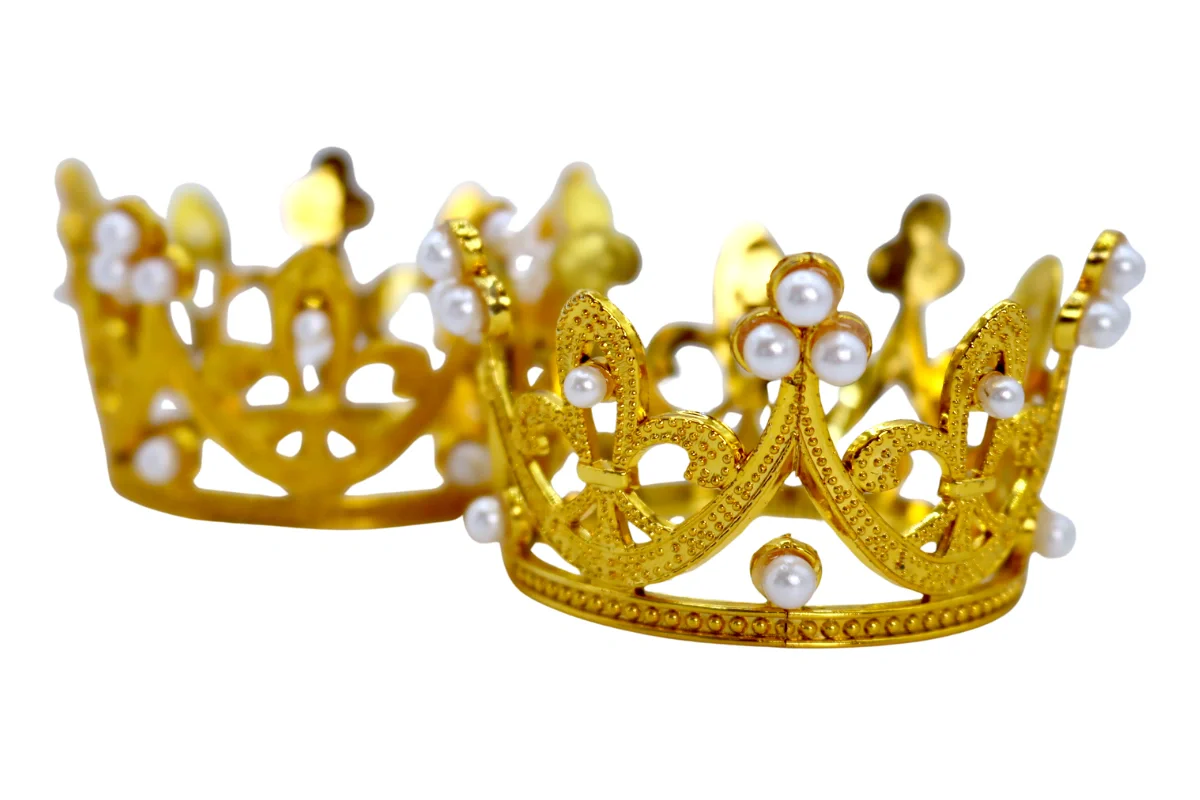 Gold Crown Toppers 5cm - Iconic Cake Art - Image 3